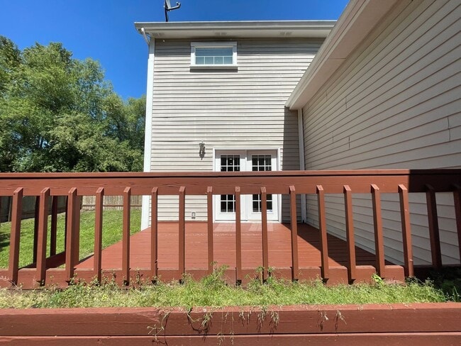 Building Photo - SE Home 3Bd/2.5Ba Home Close to the Willamette River off McLoughlin Blvd. 2 Car Garage and Washer...