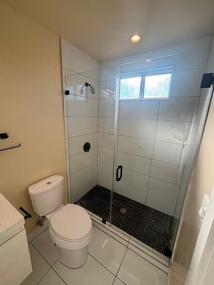 Building Photo - 1651 W 85th St