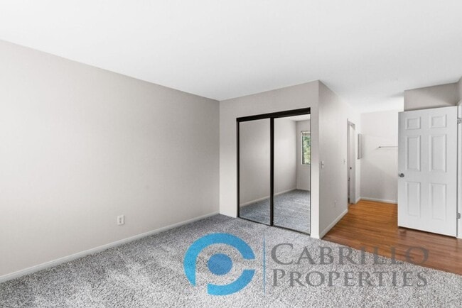 Building Photo - 1BD/1BA Private Balcony + Utilities Included | Prime Black Mountain Location