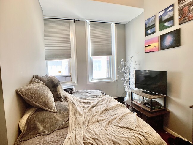 Building Photo - 320 Jefferson St