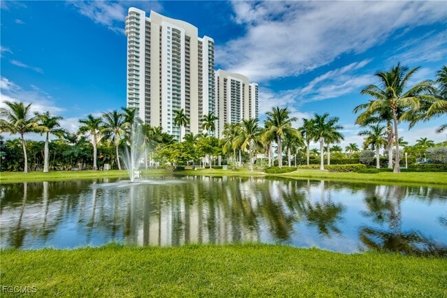 Building Photo - 3000 Oasis Grand Blvd