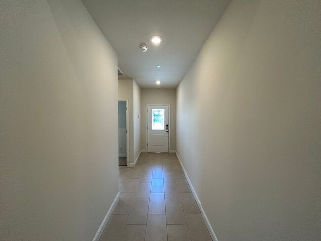 Building Photo - 10406 Alondra Dr