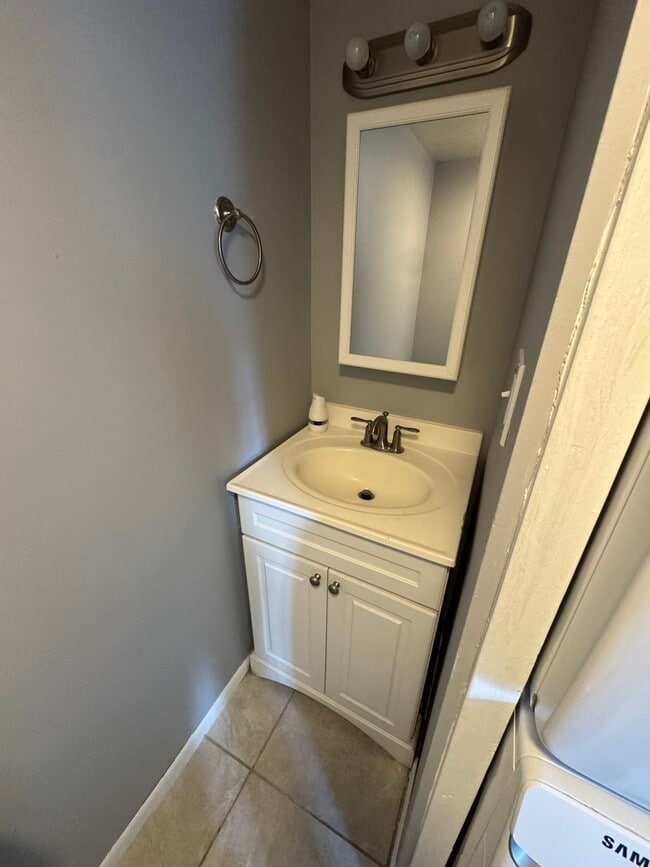 Building Photo - 420 Meadow Green Ln