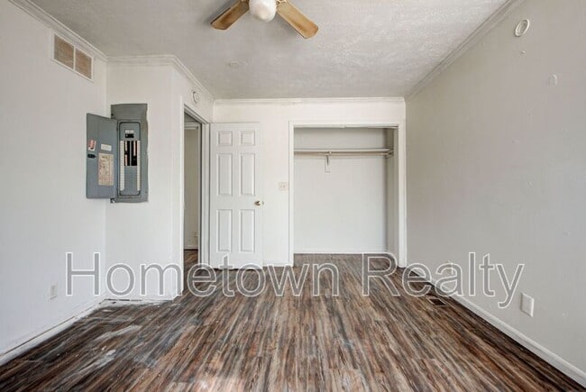 Building Photo - 2701 S Phillips Ave