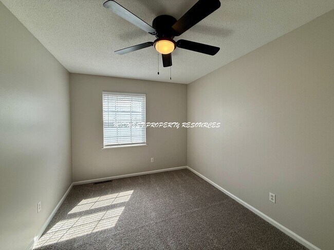 Building Photo - Stunning 2 Story townhome