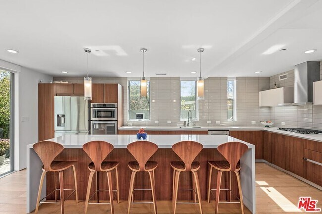 Building Photo - 2736 Armacost Ave