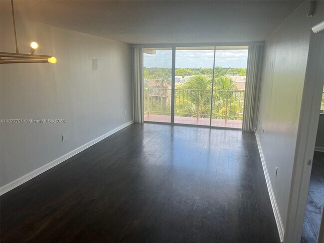 Building Photo - 13120 SW 92nd Ave