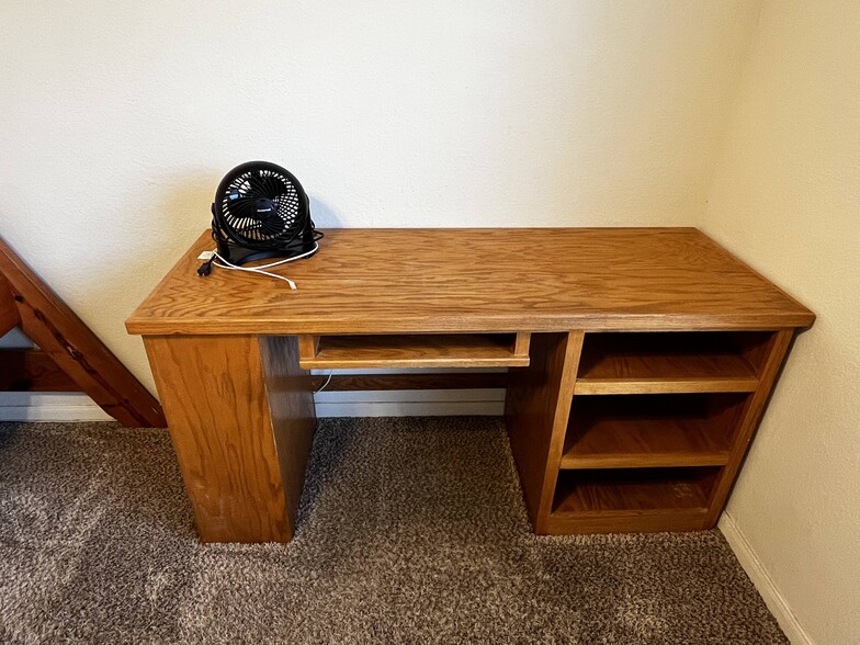 Desk and fan - 521 Southwest Pky