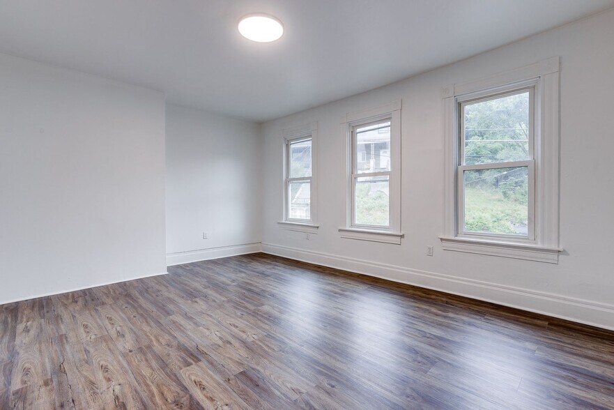 Building Photo - 2641 S 18th St
