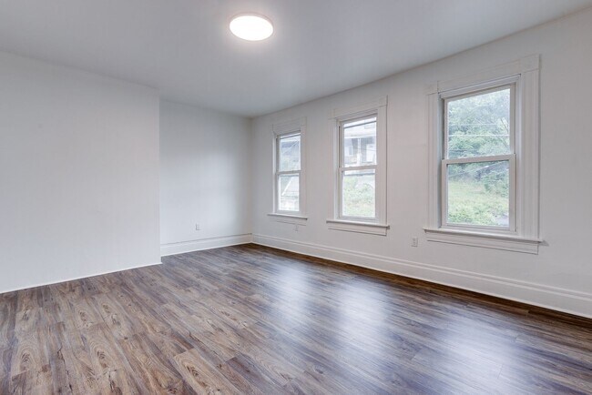 Building Photo - 2641 S 18th St