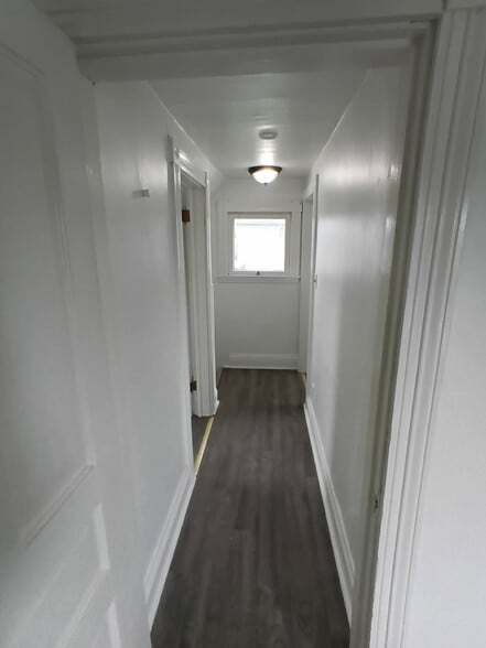 Hallway - 1005 Hamilton Ave