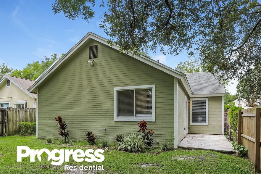Building Photo - 1833 Iroquois Dr