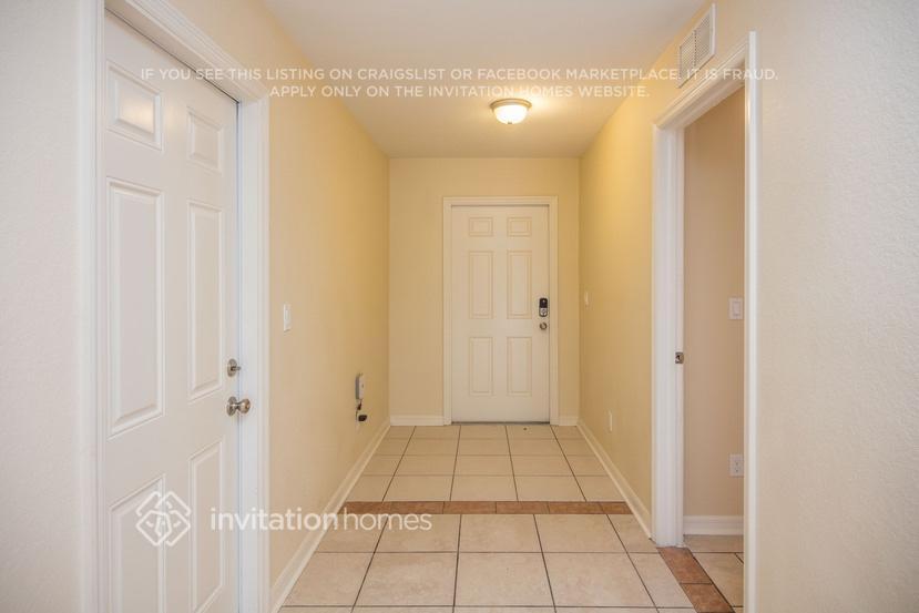 Building Photo - 867 Bedford Dr