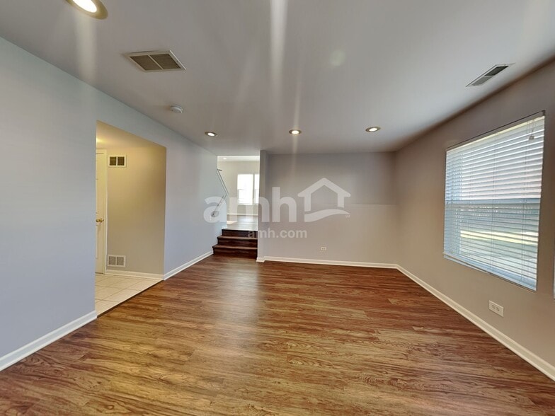 Building Photo - 2364 Chesapeake Bay