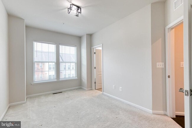 Building Photo - 2581 Debert Cir
