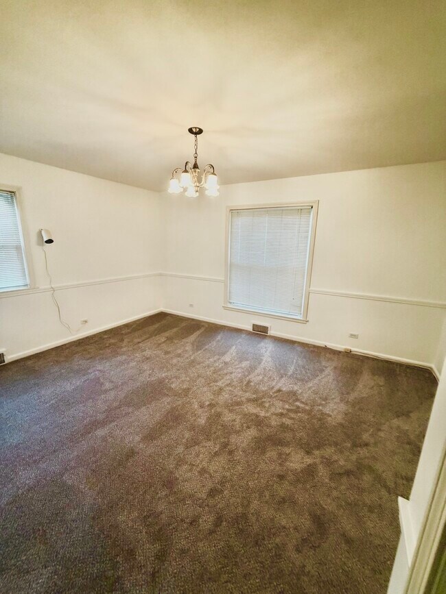 Building Photo - 26 Windsor Dr