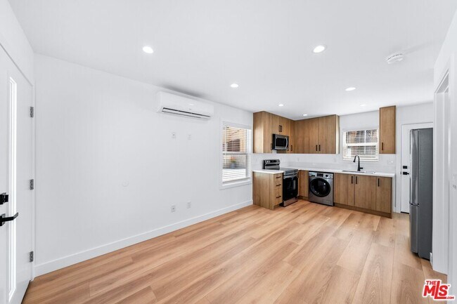 Building Photo - 1258 Mariposa St