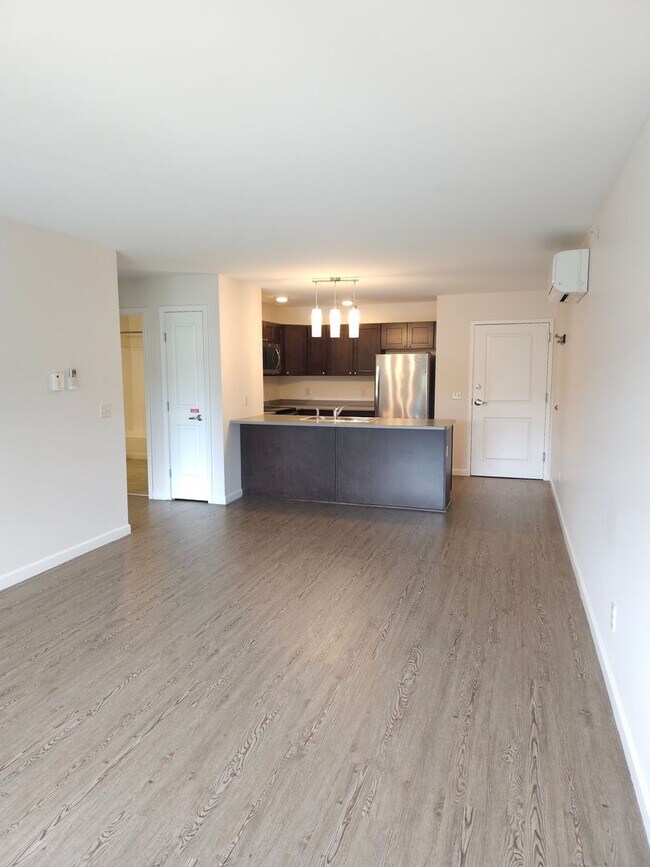 Building Photo - Here's a 1 Bedroom Apartment waiting for you!