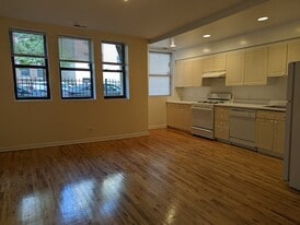 Building Photo - 912 W Dakin St