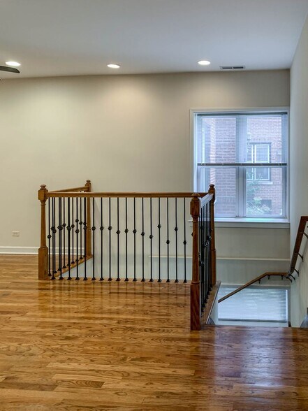 Building Photo - 849 W Cornelia Ave