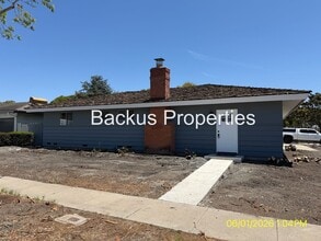 Building Photo - 738 Carmelita Dr