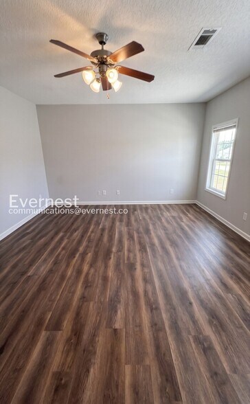 Building Photo - 8631 Thomas Ln