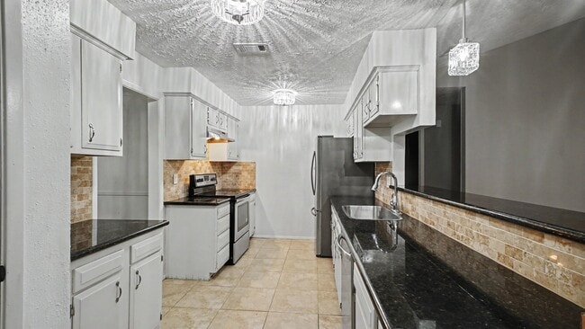 Building Photo - 215 Redbud Cir