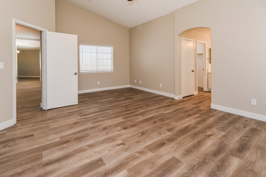 Building Photo - 8911 Deep Ridge Ct