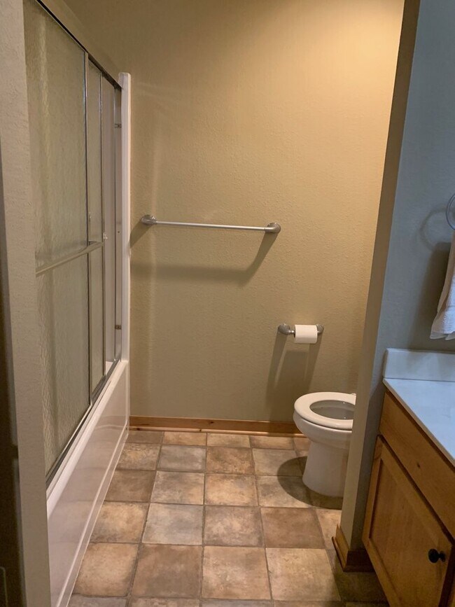 Building Photo - Short Term Winter Rental - 3 Bed / 5 Bath Condo in Lakeshore