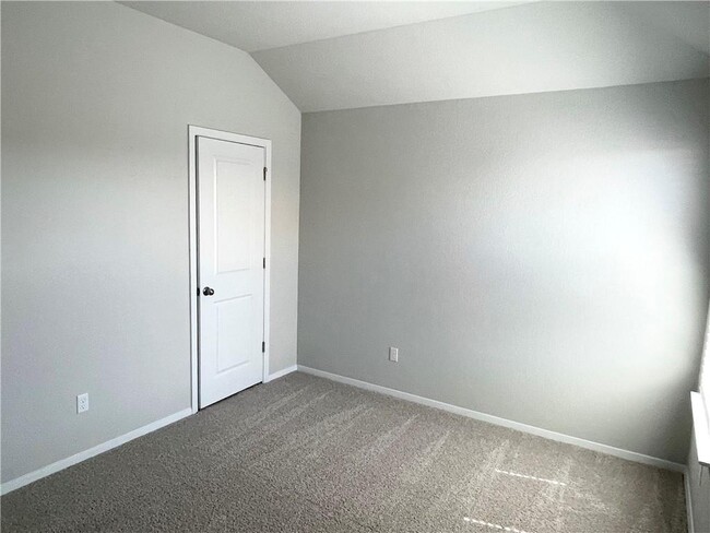 Building Photo - 208 Living Reef Dr