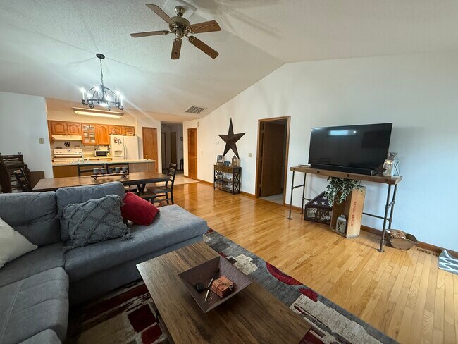 Building Photo - 917 Roddy Rd