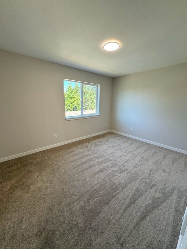 Building Photo - Newly Built 3 Bed, 2.5 Bath Cottage Homes with Free Wifi Internet