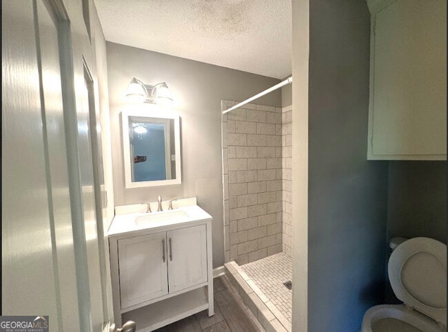 Building Photo - 427 Meadowlark Dr