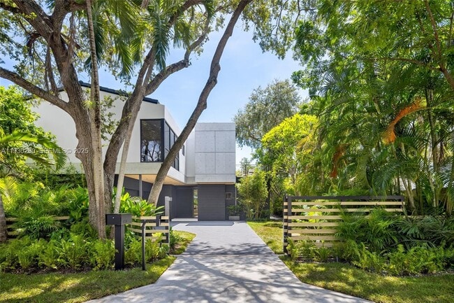 Building Photo - 4024 Bonita Ave