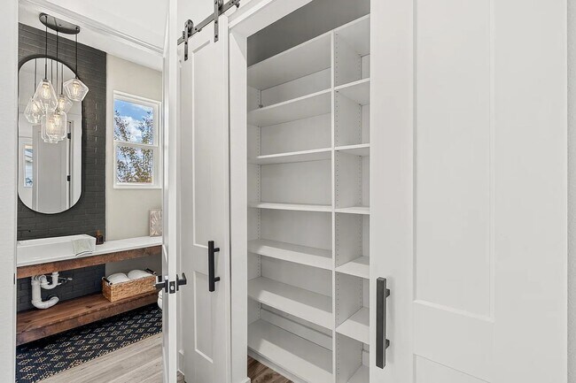 Building Photo - COLLEGE PARK EXECUTIVE HOME