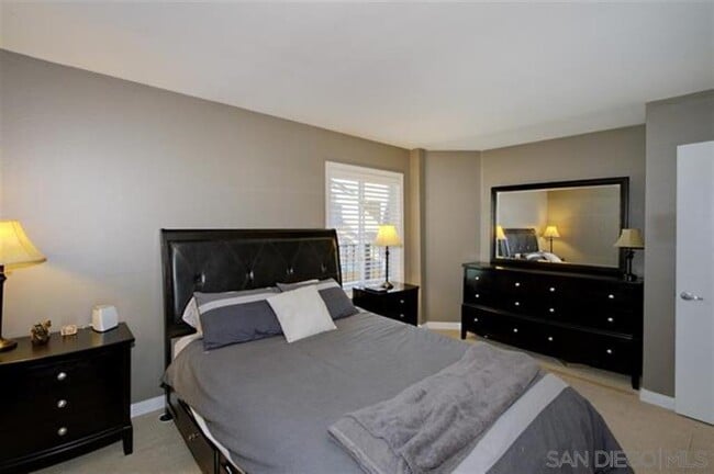 Building Photo - 552 Canyon Dr