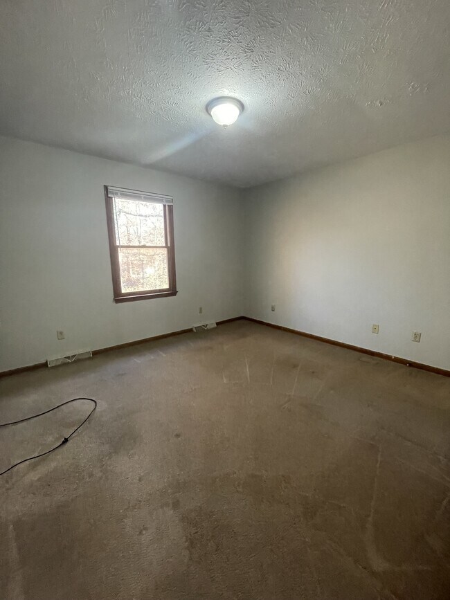 Building Photo - 132 Bellmont Dr