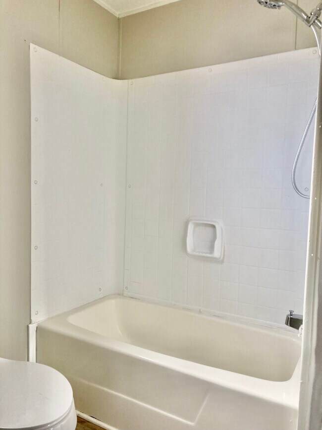 Building Photo - 870 Tower Rd SE