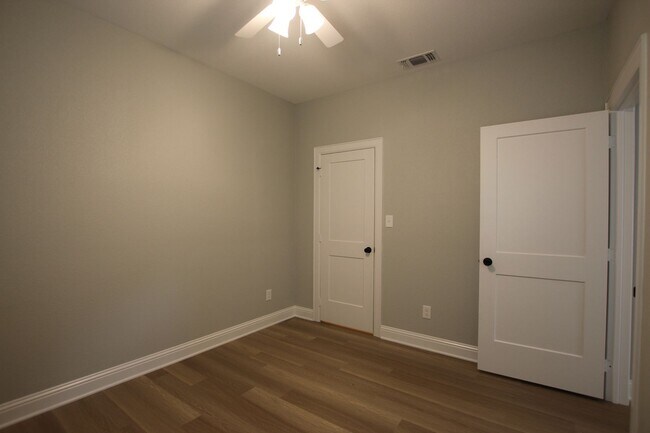 Building Photo - Coming Soon! 3 Bed 2 Bath Town Home in Tyler, Tx!