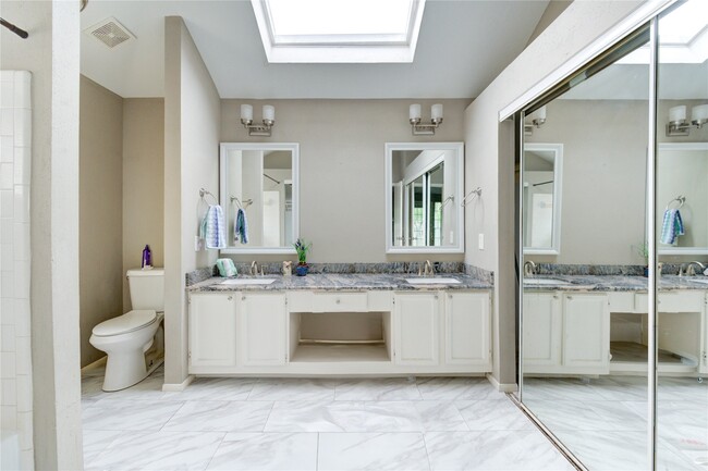 Building Photo - 15403 Meadow Village Dr