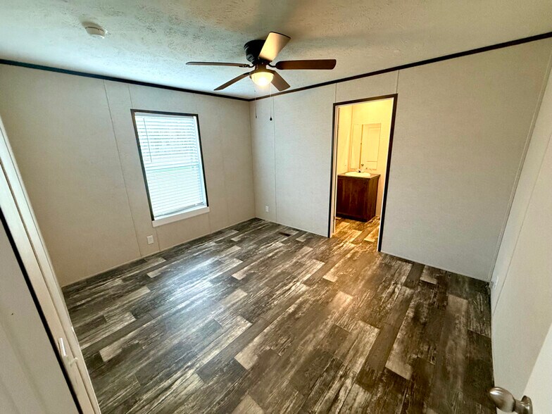 Building Photo - 130 S Blackberry Cir