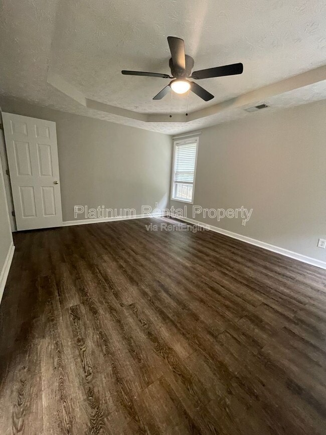 Building Photo - 475 Ellesmere Way