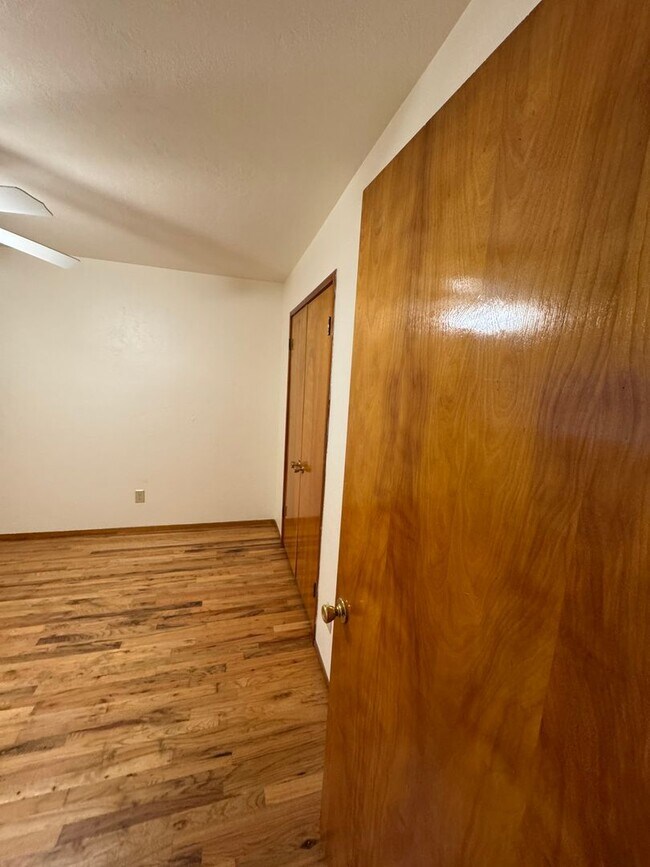 Building Photo - Tamarack 1100/1102