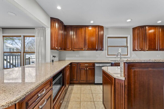 Building Photo - Updated 2-Story Home in Desirable Deerpath Subdivision - Available Immediately.