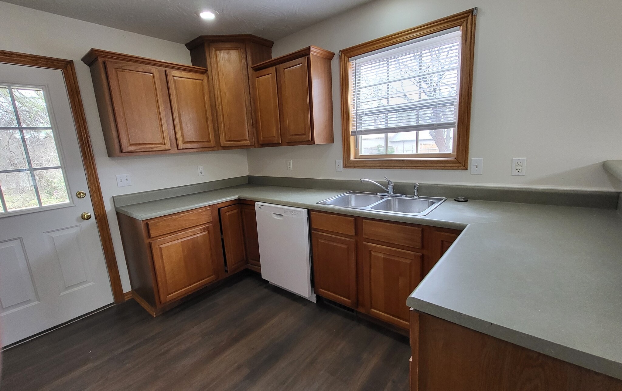 Kitchen Wink with Dishwasher - 2675 N National Ave