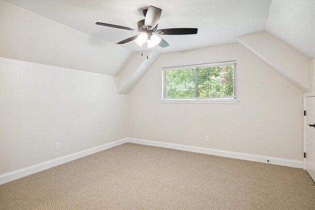 Building Photo - 6410 Meadowtrace Dr