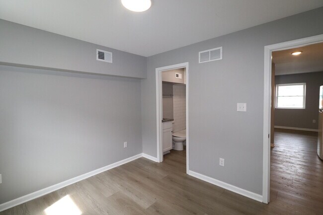 Building Photo - 203 S 1st St