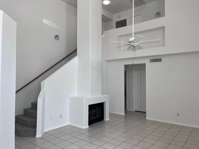 Building Photo - COMING SOON! 3 bed 3 bath Town house with ...