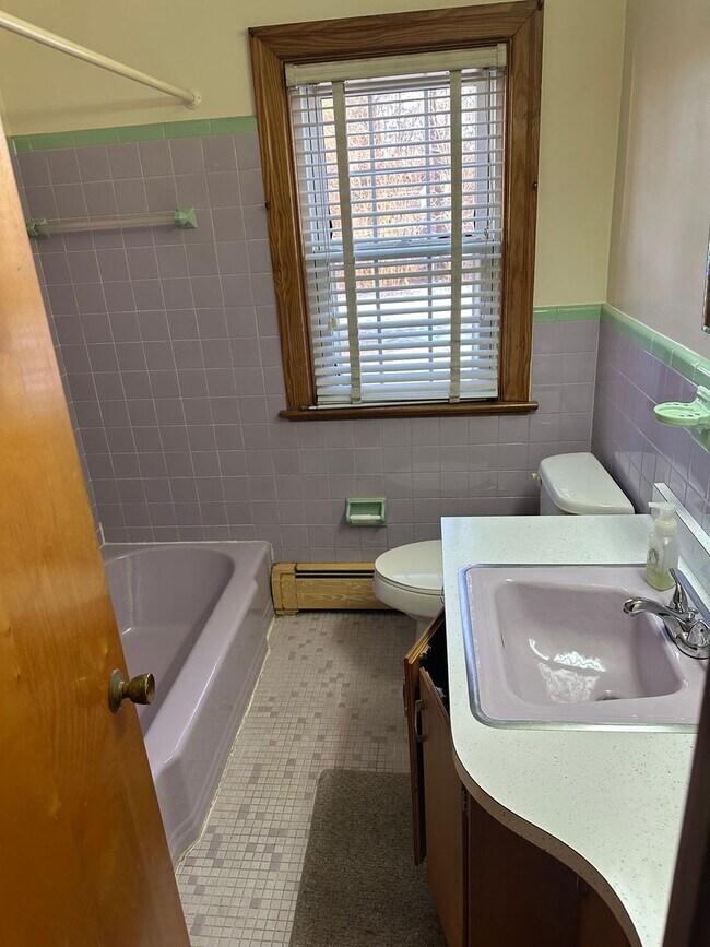 Building Photo - Well maintained 3 Bedroom/2 bath brick rancher in Mechanicsville with large backyard and two car ...