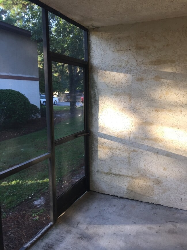 Building Photo - Holly Tree Condominiums